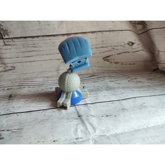 Daisy Duck McDonalds Disney EPCOT SOARIN Around The World Ride Toy 2020 - Picture 3 of 3